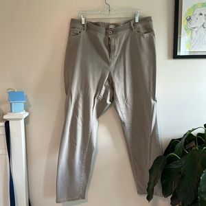 Who takes a good photo of pants?! Not me!  I Jill denim